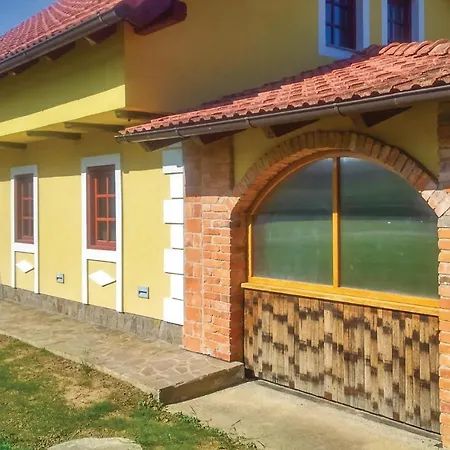 Three-bedroom In Gradac