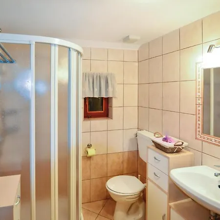 Lovely Home In Gradac With Wifi *