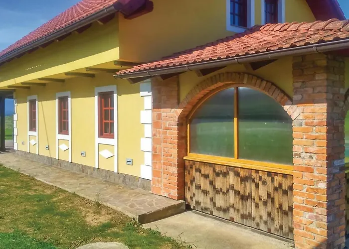 Three-bedroom In Gradac